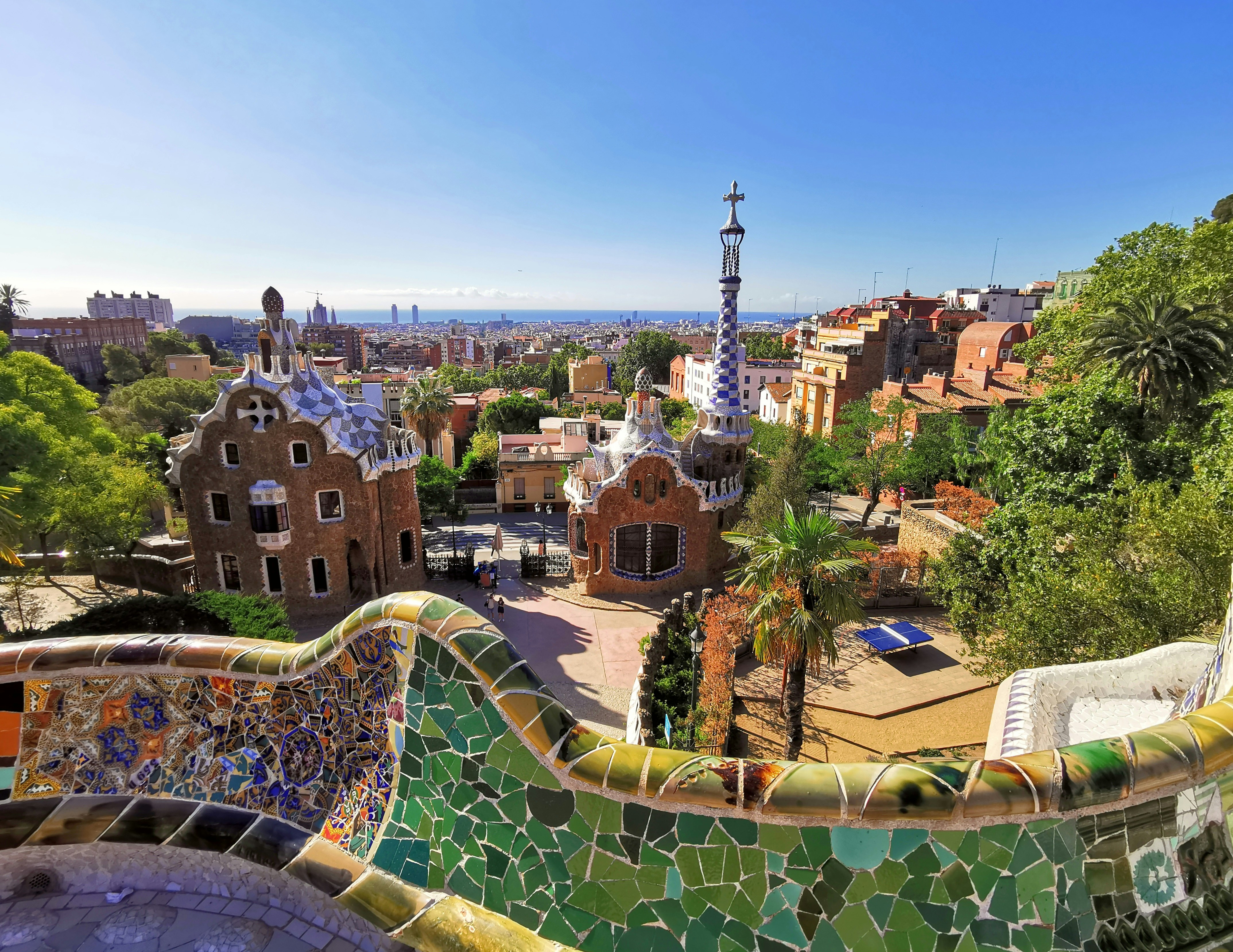 Barselona 2025: Gaudí’nin İzinde, Sahiller, Mahalleler ve Pazarlar — 3–5 Günlük Şehir Rehberi (+ Montserrat & Sitges)