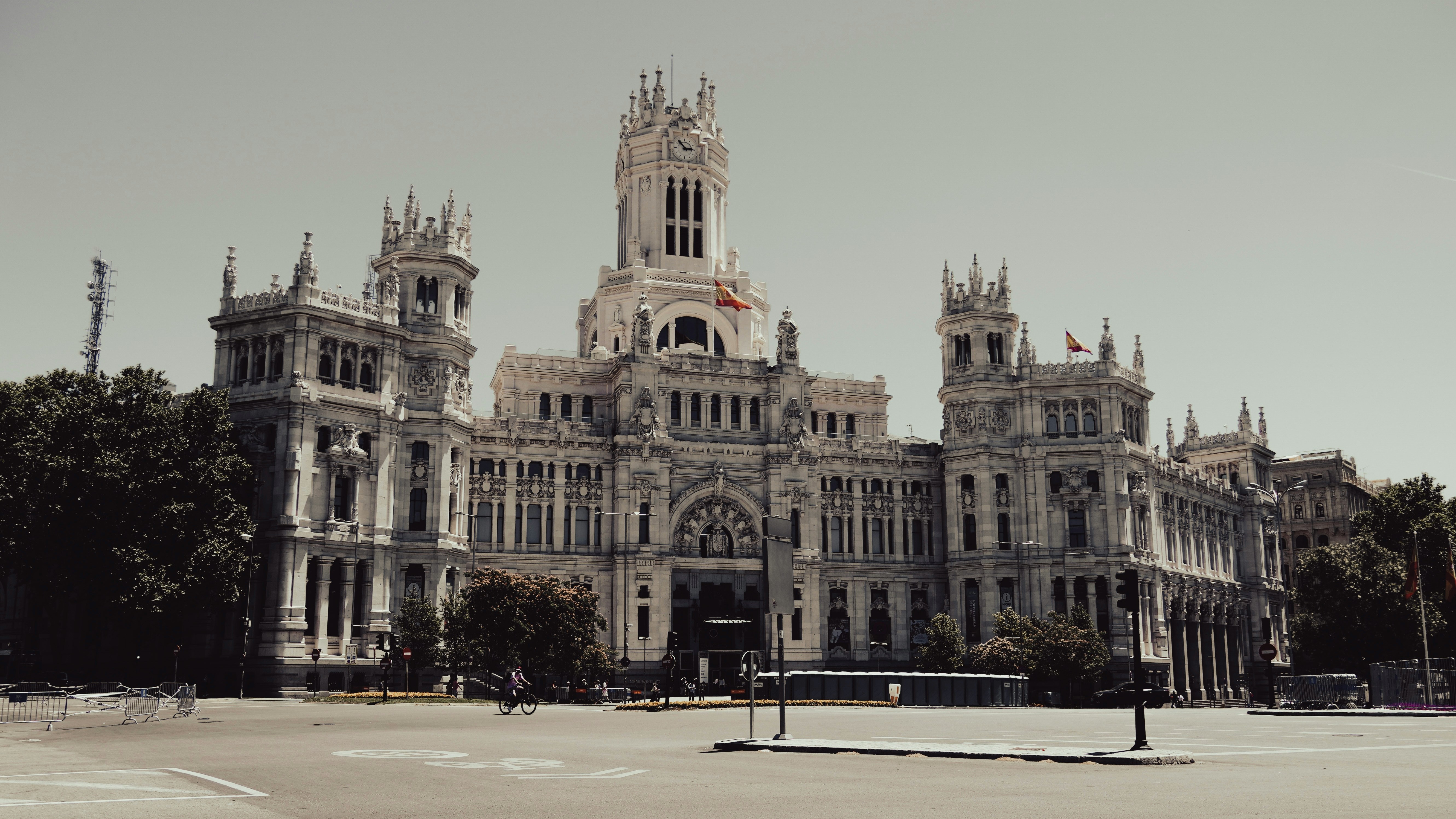 Madrid 2025: Barrios, museos y mercados — guía urbana profunda de 4–6 días para vivir la capital