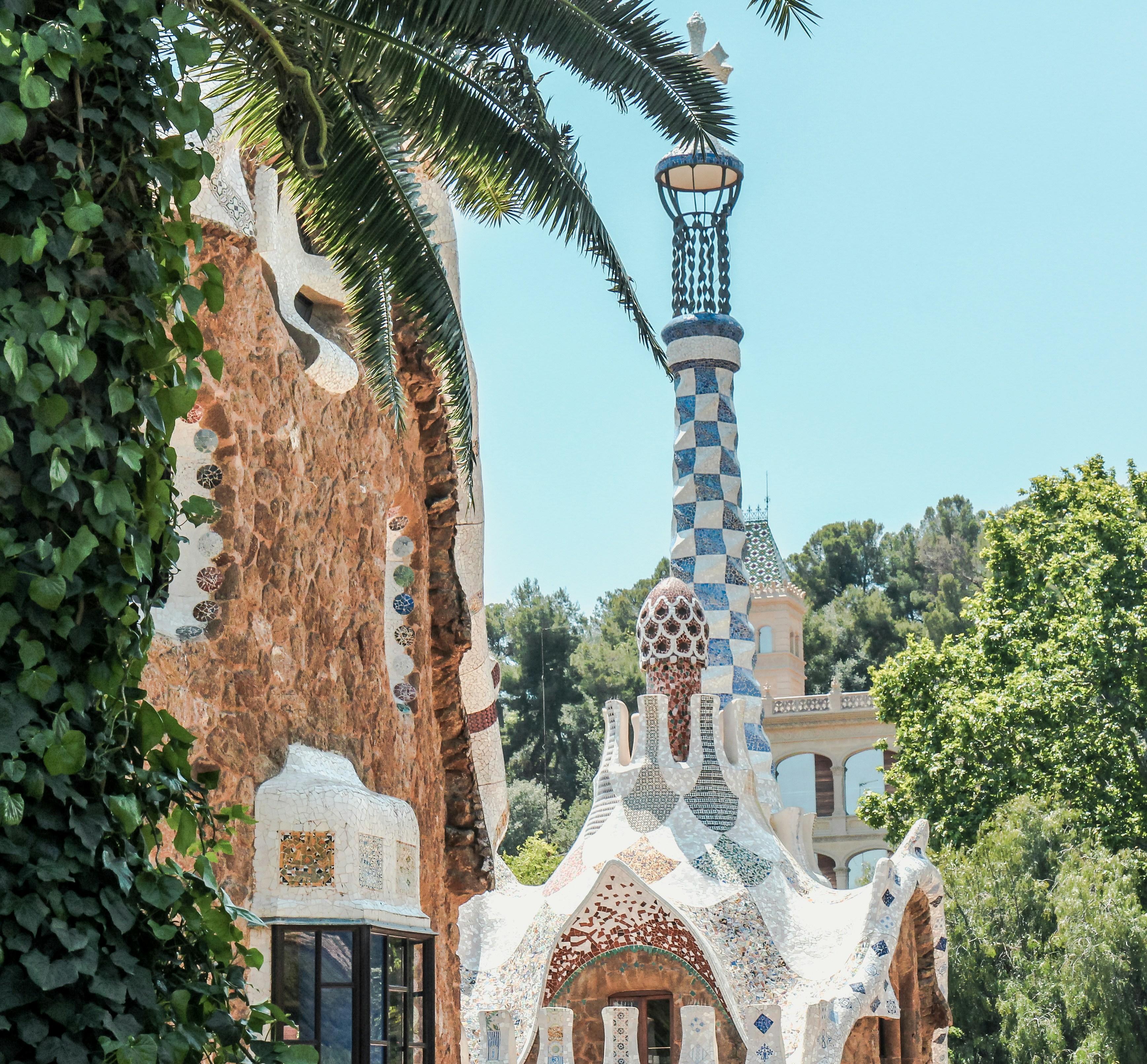 Barselona 2025: Gaudí’nin İzinde, Sahiller, Mahalleler ve Pazarlar — 3–5 Günlük Şehir Rehberi (+ Montserrat & Sitges)