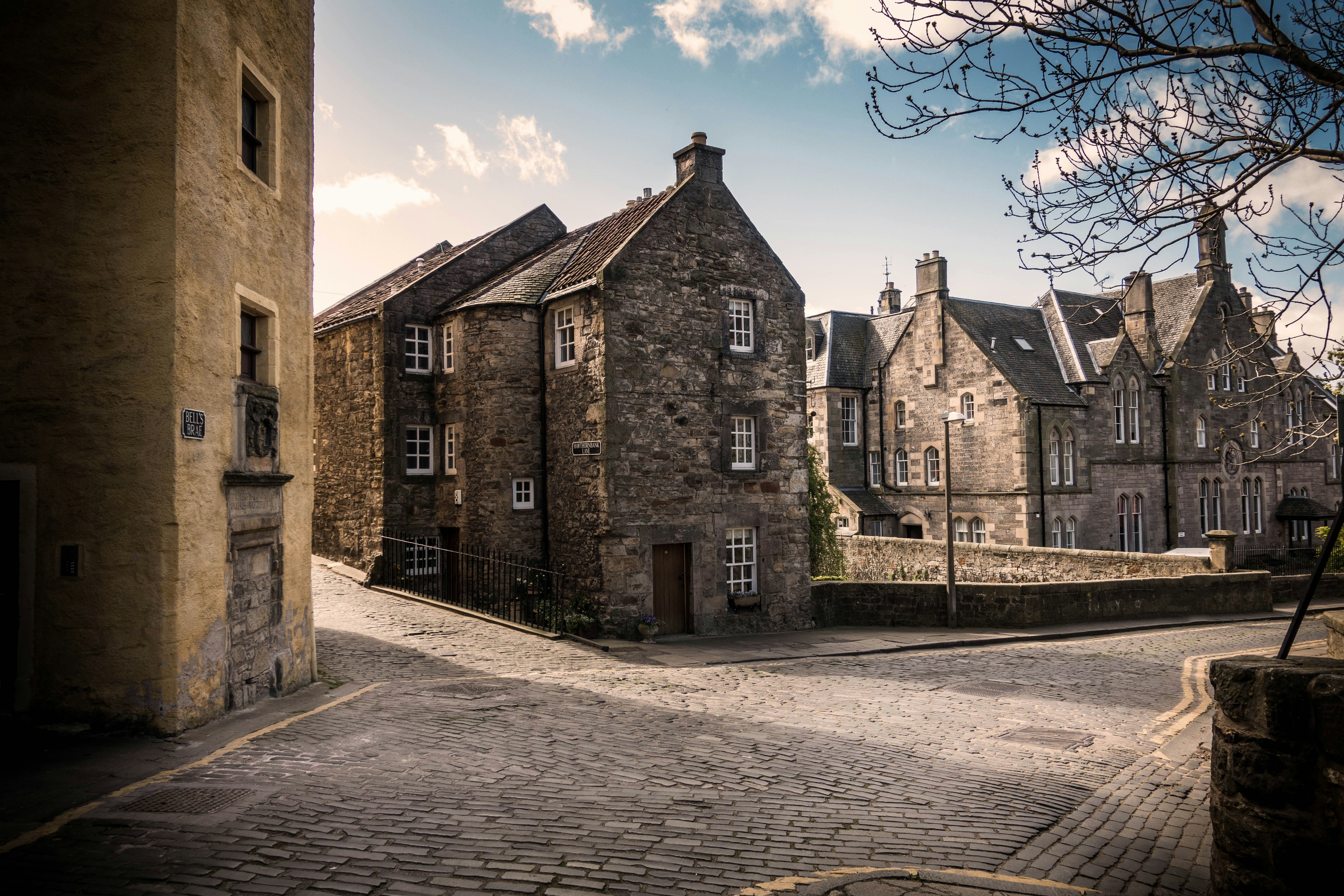 Edinburgh 2025 City Guide: Royal Mile, Castles, Festivals, and a 2–4 Day Plan